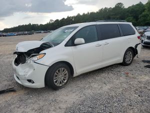 Toyota Sienna XLE 3.5L 6 2015