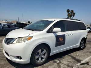 Toyota Sienna LE 3.5L 6 2011