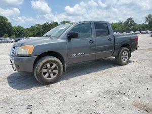 Nissan Titan XE 5.6L 8 2010