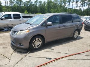 Toyota Sienna XLE 3.5L 6 2011