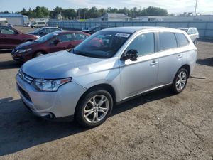 Mitsubishi Outlander SE 2.4L 4 2014