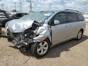 Toyota Sienna LE 3.5L 6 2012