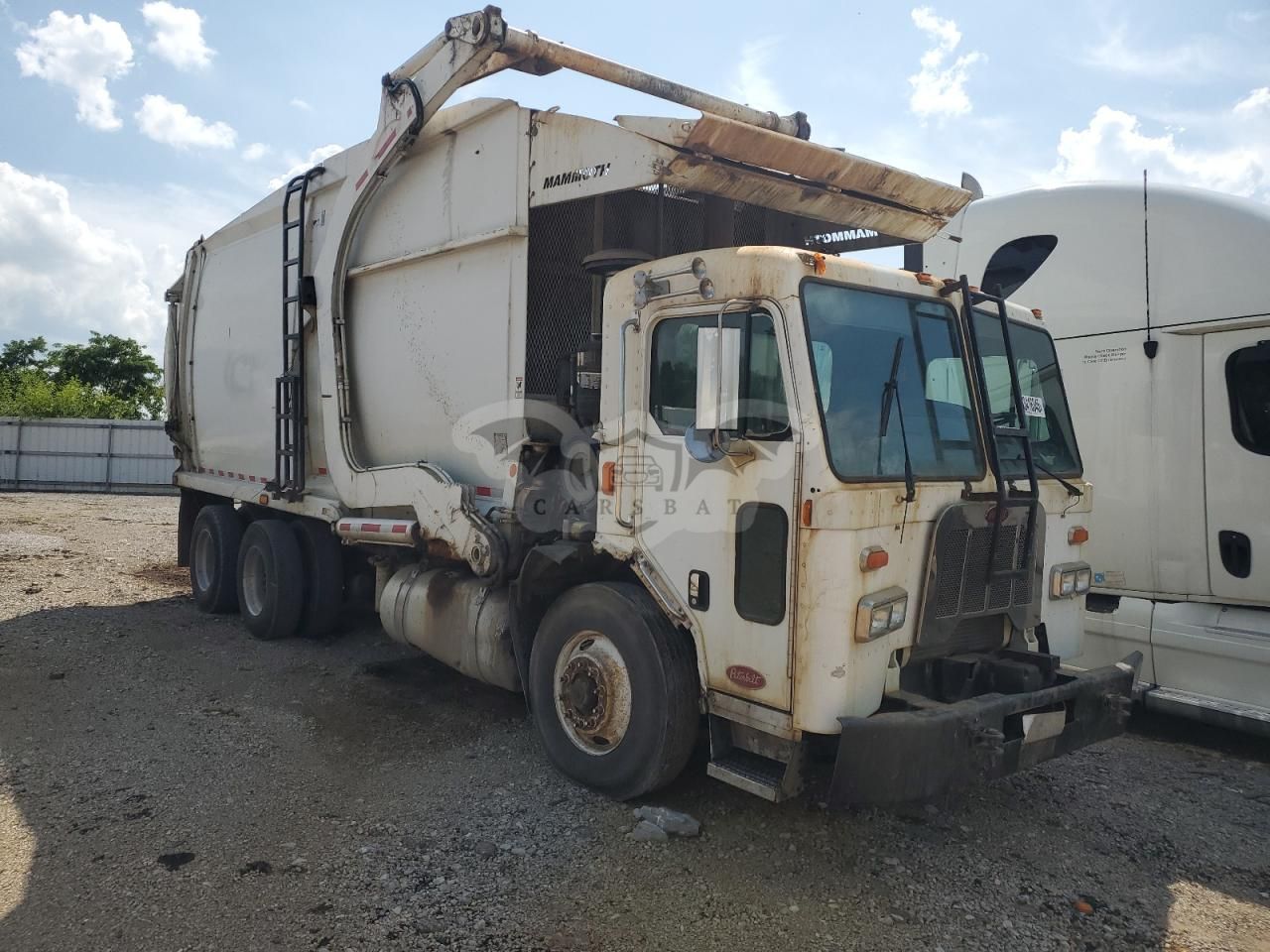 Peterbilt 320/325 10.8L 6 2011