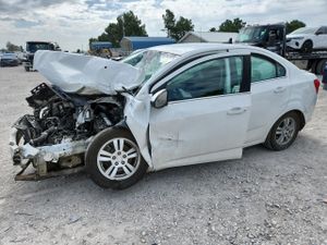 Chevrolet Aveo (Sonic) LT 1.8L 4 2013
