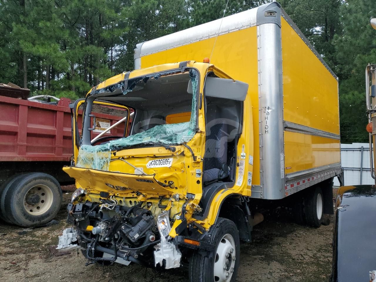 Isuzu NPR 6.6L 8 2023