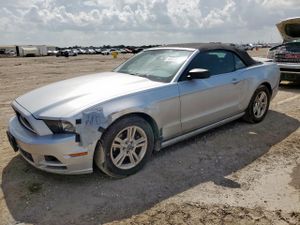Ford Mustang 3.7L 6 2014