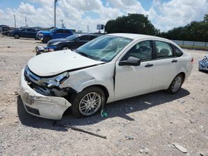 Ford Focus SE 2.0L 4 2010