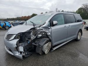 Toyota Sienna XLE 3.5L 6 2013