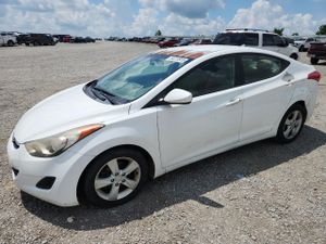 Hyundai Elantra GLS 1.8L 4 2013