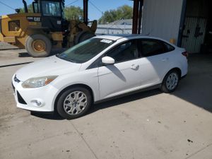 Ford Focus SE 2.0L 4 2012
