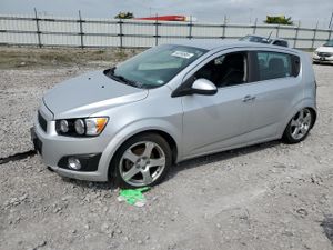Chevrolet Aveo (Sonic) LTZ 1.4L 4 2015