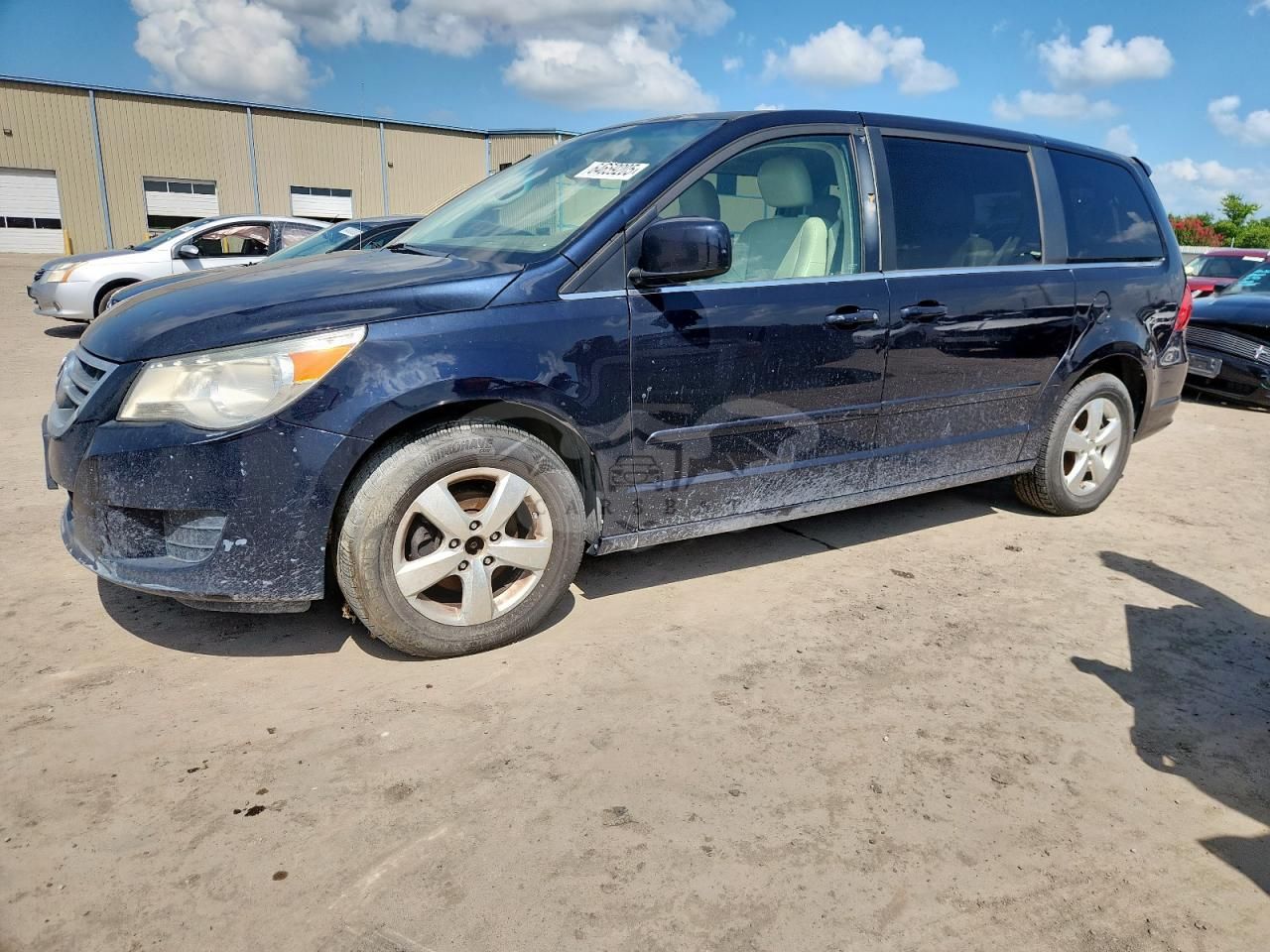 Volkswagen Routan SE 2010