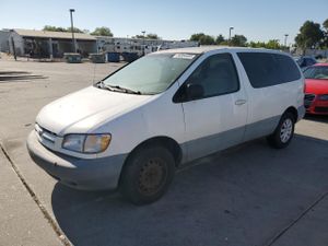 Toyota Sienna CE 3.0L 6 2000