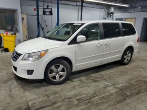 Volkswagen Routan SE 3.8L 6 2010