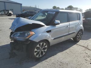 Kia Soul + 2.0L 4 2013