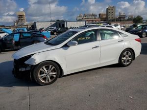 Hyundai Sonata SE 2.4L 4 2013
