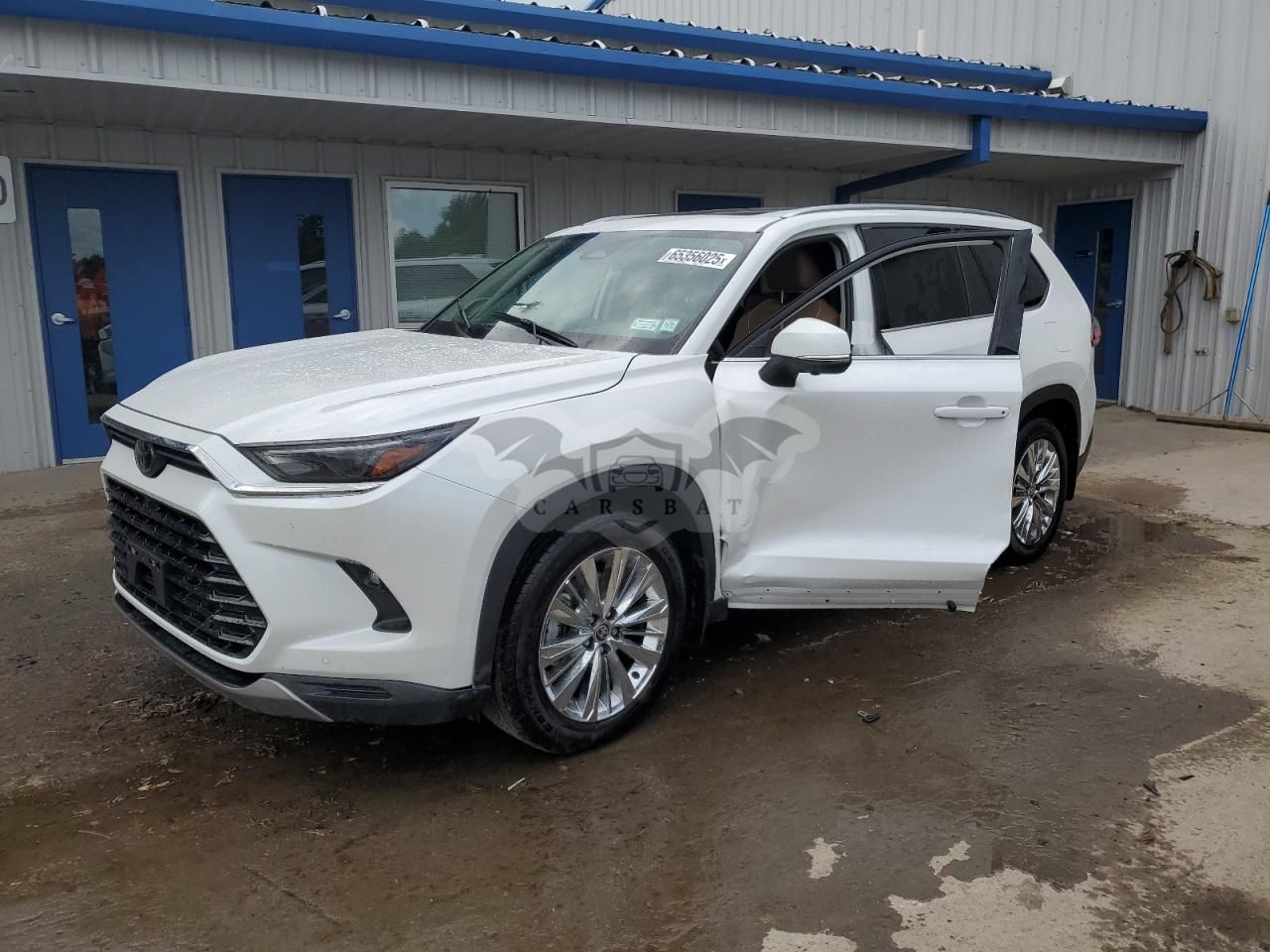 Toyota Grand Highlander LE 2.4L 4 2025