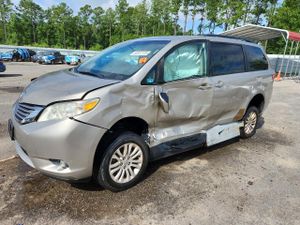 Toyota Sienna XLE 3.5L 6 2015