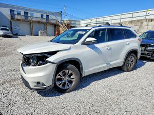 Toyota Highlander XLE 3.5L 6 2015