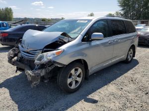 Toyota Sienna LE 3.5L 6 2015