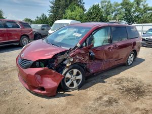 Toyota Sienna LE 3.5L 6 2011