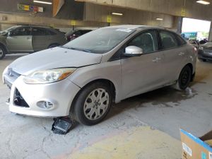 Ford Focus SE 2.0L 4 2012