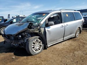 Toyota Sienna XLE 3.5L 6 2013