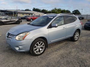 Nissan Rogue S 2.5L 4 2013