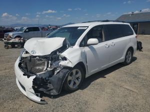 Toyota Sienna LE 3.5L 6 2014