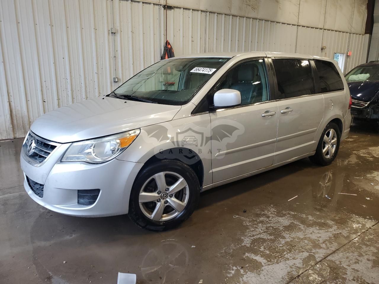 Volkswagen Routan SE 3.8L 6 2010