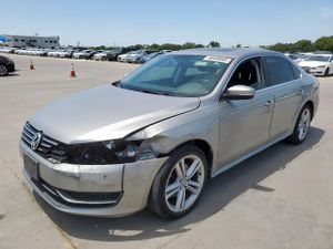 Volkswagen Passat SE 1.8L 4 2014