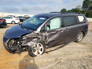Toyota Sienna LE 3.5L 6 2011