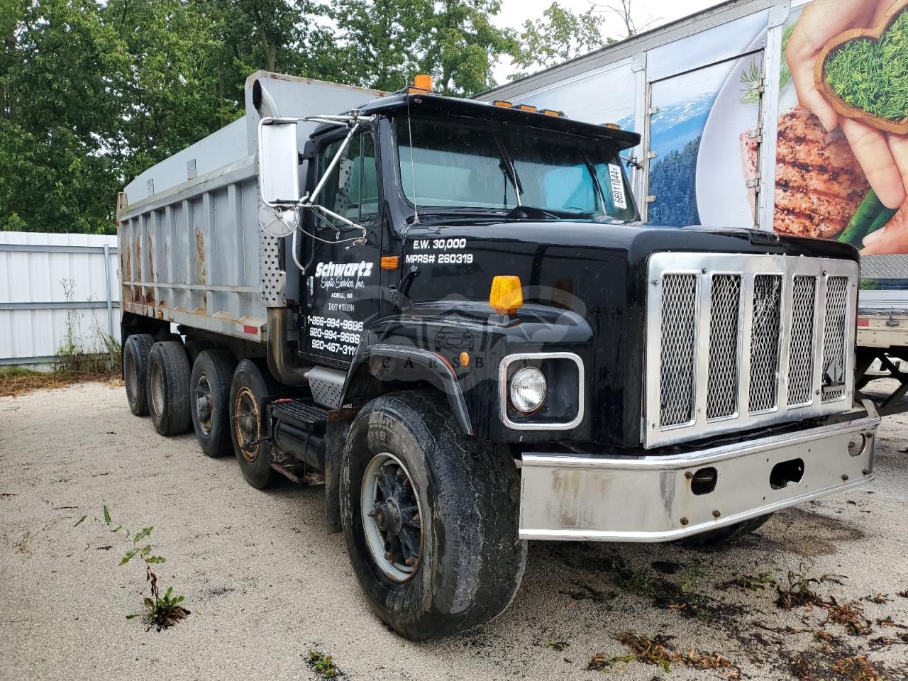 International 1000 / 2000 Series 2674 14.0L 6 1994