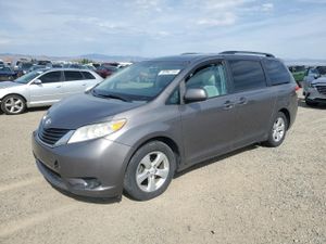 Toyota Sienna LE 3.5L 6 2011