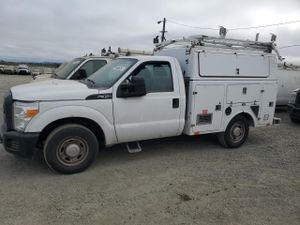 Ford F-350 SUPER DUTY 6.2L 8 2013