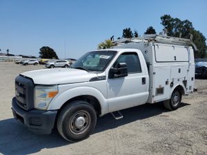 Ford F-350 SUPER DUTY 6.2L 8 2013