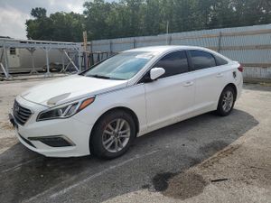 Hyundai Sonata SE 2.4L 4 2015