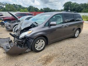 Toyota Sienna XLE 3.5L 6 2014