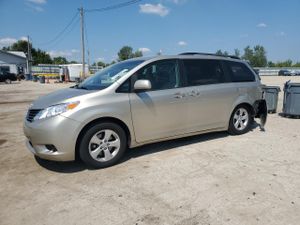 Toyota Sienna LE 3.5L 6 2015