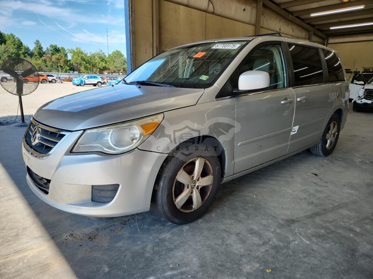 Volkswagen Routan SEL 3.6L 6 2011