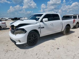 RAM 1500 SPORT 5.7L 8 2014