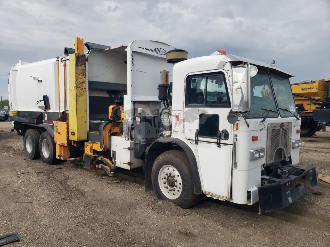 Peterbilt 320/325 10.8L 6 2010