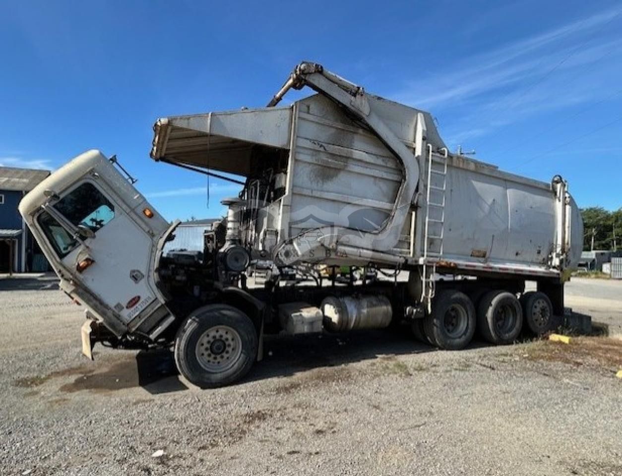 Peterbilt 320/325 6 2002
