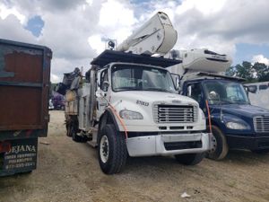 Freightliner Business Class M2 106 MEDIUM DUTY 8.9L 6 2015