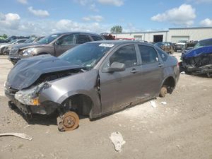 Ford Focus SE 2.0L 4 2010