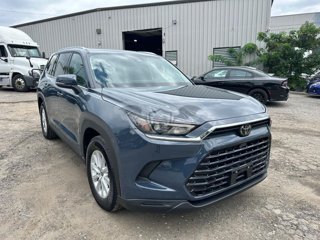 Toyota Grand Highlander LE 2.4L 4 2025