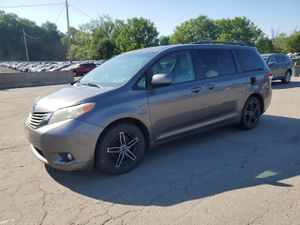 Toyota Sienna XLE 3.5L 6 2011