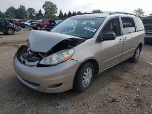 Toyota Sienna CE 3.5L 6 2010