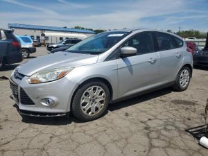Ford Focus SE 2.0L 4 2012