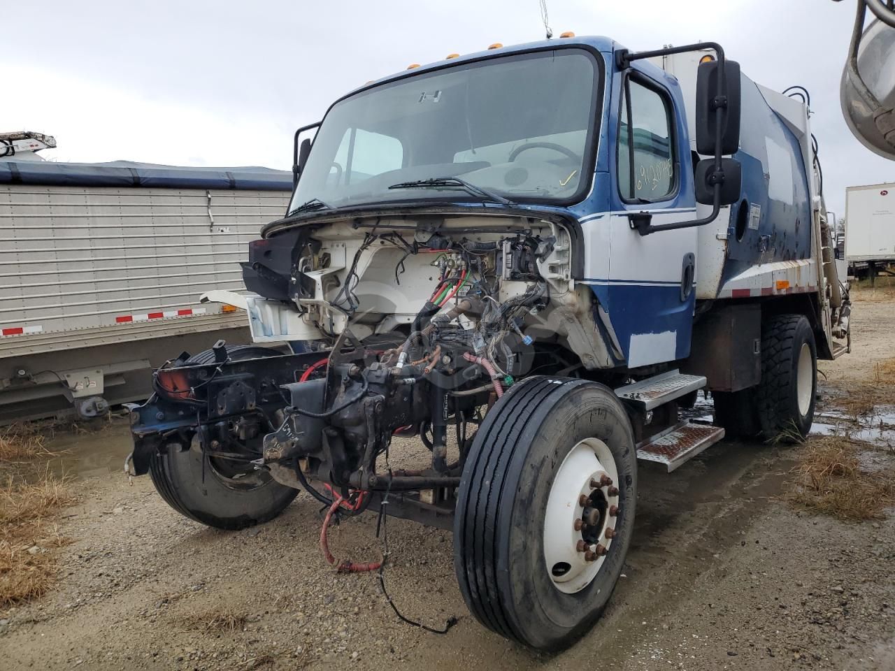 Freightliner Business Class M2 106 MEDIUM DUTY 6 2004